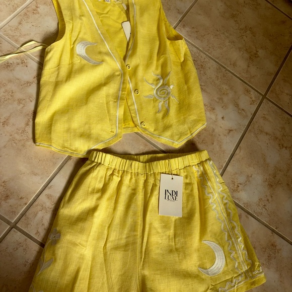 Yellow Set - Picture 2 of 4